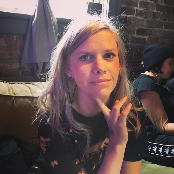 Meet your Posher, Steffi - Picture 2 of 2